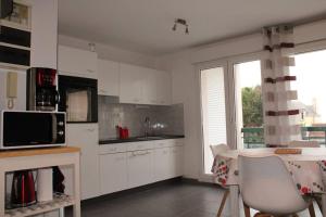 525 - A ERQUY, dans cet immeuble, situé à 300m du centre et 200m de la plage