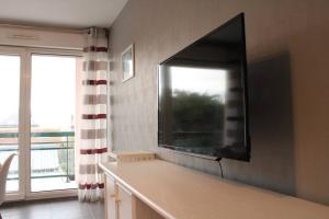 525 - A ERQUY, dans cet immeuble, situé à 300m du centre et 200m de la plage