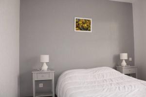 Appartements 525 - A ERQUY, dans cet immeuble, situe a 300m du centre et 200m de la plage : photos des chambres