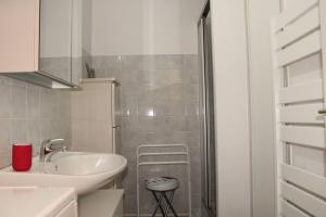 Appartements 525 - A ERQUY, dans cet immeuble, situe a 300m du centre et 200m de la plage : Appartement 2 Chambres