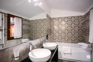 Urbanicooh Paracelso - Piazza Maggiore View