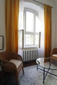 Spacious 3 room apartment in Art nouveau district