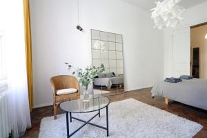 Spacious 3 room apartment in Art nouveau district