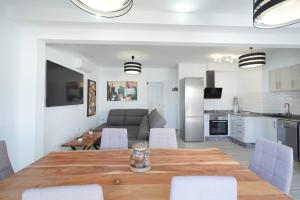 Luxury Solarium, Jacuzzi, AC and Wi-fi