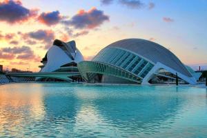 Valencia las Artes y Ciencias + Garaje + Netflix
