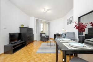 Bukowińska Apartments with Balcony and Parking and Swimming Pool by Renters