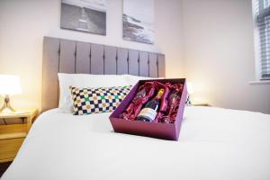 NEW! Luxury 1 Bed Apartment in Hartlepool City Centre by Stay With Us, Perfect for Couples & Contractors, FREE WI-FI!