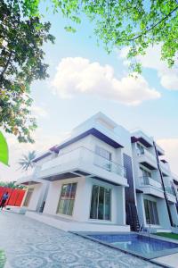 Misty Blue Resort and Villas