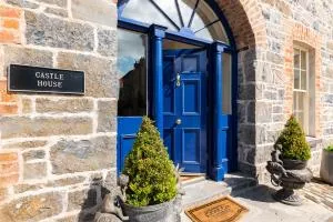 8 bedroomed house steeped in history - Tulla