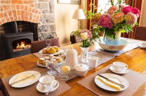 Beautifully restored soldiers barracks to sleep 10 people