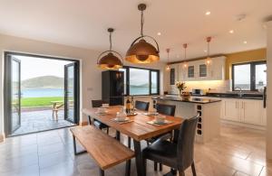 Luxury 4 bedroom holiday home overlooking the sea on Valentia Island