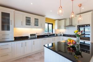 Luxury 4 bedroom holiday home overlooking the sea on Valentia Island