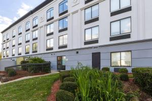 Wingate by Wyndham Charlotte Concord MillsSpeedway