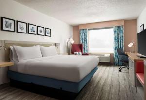 King Room - Evolution  room in Hilton Garden Inn Boston-Burlington