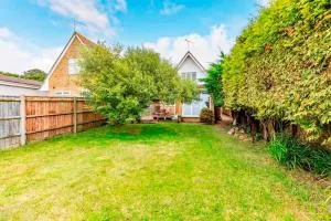 BOURNECOAST: CHALET BUNGALOW WITH GARDEN - HB6189 - Corfe Mullen