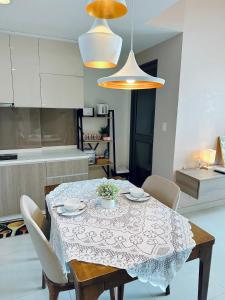 HHomes - Luxury 1 Bedroom view City at Masteri Thao Dien with Pool GYM