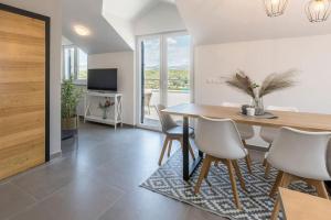 Exclusive Villa Del Mar in Milna with a pool