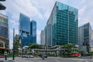 Cozy 1BR with Balcony and Netflix in Uptown BGC