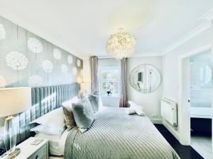 Cotswold Chic Retreats "Jacinabox" Central Chipping Campden-Parking-Garden