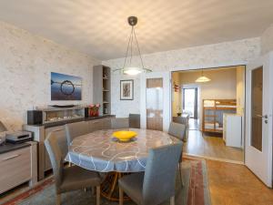 Apartment on the first floor with sea view