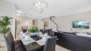 5 Bedrooms 4 Bathrooms Storey Lake 4813 Ml