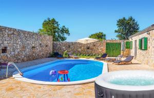 4 Bedroom Amazing Home In Benkovac 