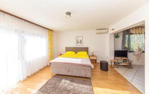 One-Bedroom Apartment In Kastel Kambelovac
