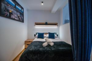 Apartament AVIATOR - lokalizacja w centrum, wysoki standard z KLIMATYZACJĄ, balkon, prywatny parking