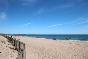 Villa 4 couchages terrasse sud parking piscine commune dans résidence sécurisée à 200m de la mer LRMA34
