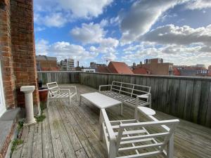 Super zonnige en ruime penthouse 50m van zeedijk