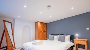 Exquisite Renovation in Central Location with Garden and Parking