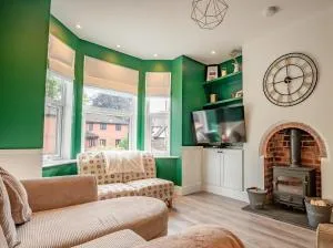 Exquisite Renovation in Central Location with Garden and Parking - Callow