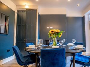 Exquisite Renovation in Central Location with Garden and Parking