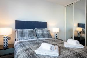 5mins JD gym Supermarket Retail M60 City Centre Salford Queys Media City