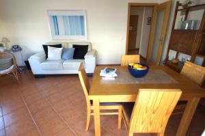 Algarve, spacious T2 with balcony and garage, Armacao de Pera