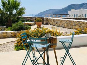VILLA THEIA - SELENE , appartement de charme pour 4 à 6 personnes prés de la plage et du village de Koufonissi