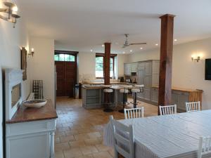 Big 4 bedroom property in the grounds of a Chateau