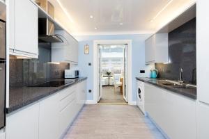 JOIVY Beautiful House with Garden & Parking