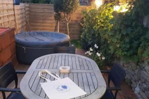Maisons de vacances L-Ancre du Bessin - Proximite Bayeux et plages du debarquement - D-DAY - Spa en option - Accessible PMR : photos des chambres