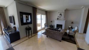 Wonderful Penthouse with Pool and Sea View