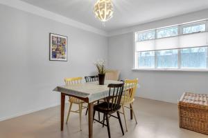 Spacious and Central Apartment - 3 Bedrooms