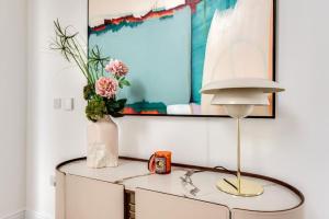 Tranquil 4-Bed Oasis Modern Chic House