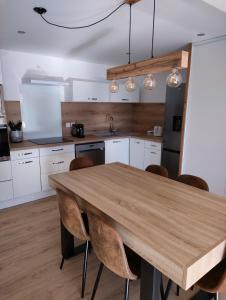 Appartements Le Panoramique du Plongeoir - T4 spacieux de 90m2 avec grande terrasse vue sur le lac de Serre Poncon : photos des chambres