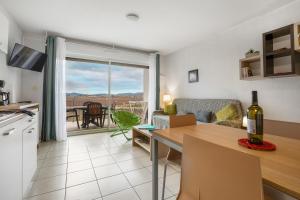 Appartements Jakine - Joli T2 avec terrasse : photos des chambres