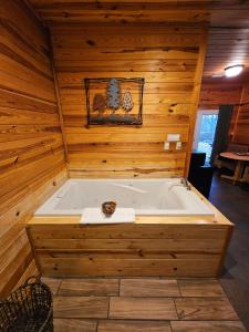 NEW!! King BedJetted Tub5 min to Beaver Lake #1