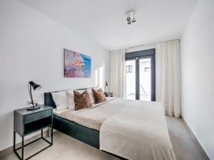 Deluxe house with roof terrace and pool