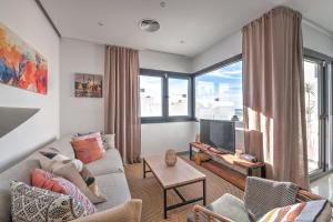 Deluxe house with roof terrace and pool