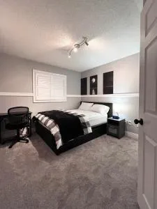 A Room in Oshawa, Free Parking - Orono