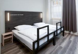 Twin Room room in a&o Wien Stadthalle