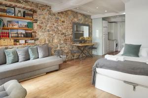 The Rentals Collection - Zoe